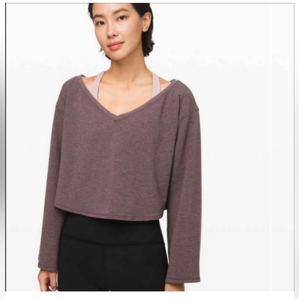 Lululemon crop bell sleeve top sz M-L